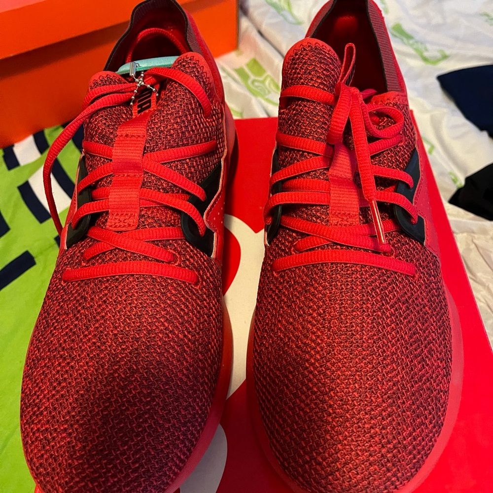 Men’s size 8 puma